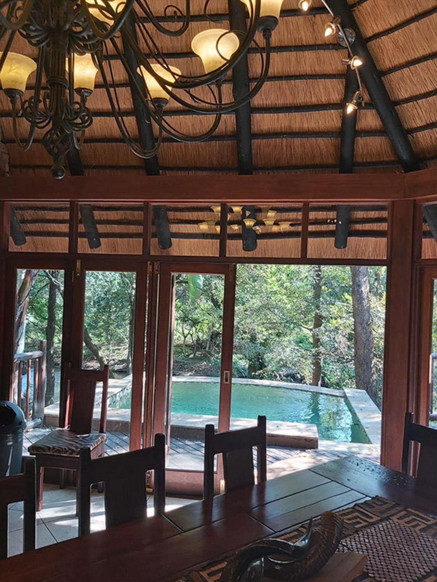 Dreamy 3 Bedroom Villa On The Edge Of The Sabie River In Kruger Park Lodge Хейзивью Экстерьер фото