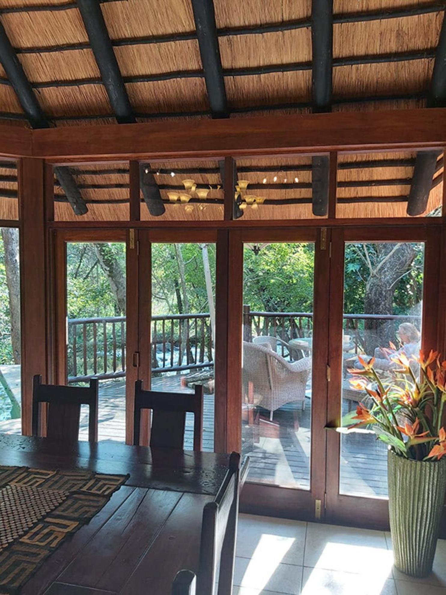 Dreamy 3 Bedroom Villa On The Edge Of The Sabie River In Kruger Park Lodge Хейзивью Экстерьер фото